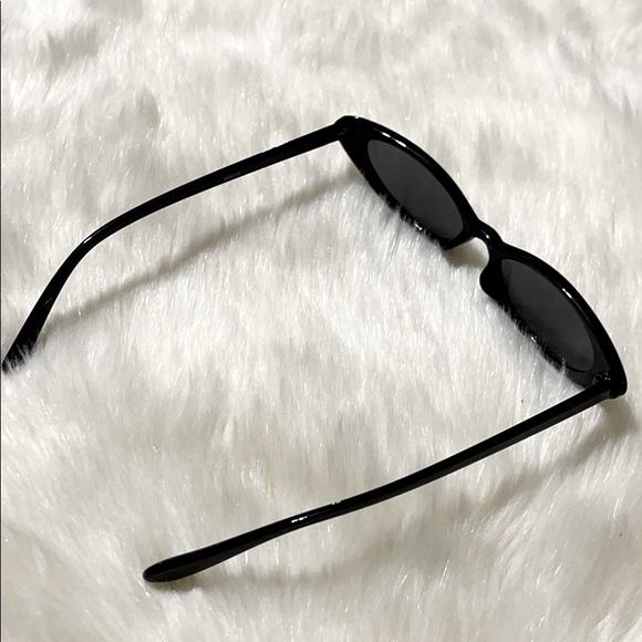 Sunglasses - Picture 4 of 5